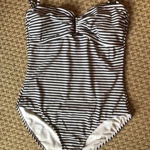 Old navy one piece swimsuit
